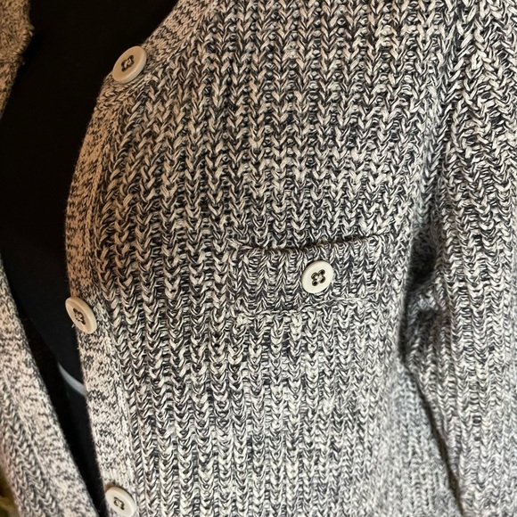 Large gray cardigan. Three quarter sleeve. Never worn - Picture 2 of 4